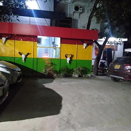 Selahn Inn Katunayake Exterior photo